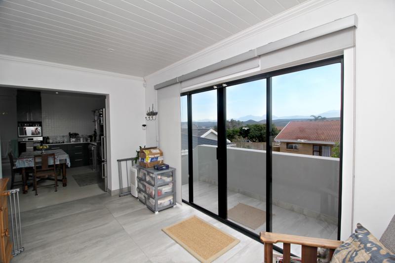 5 Bedroom Property for Sale in Fraaiuitsig Western Cape